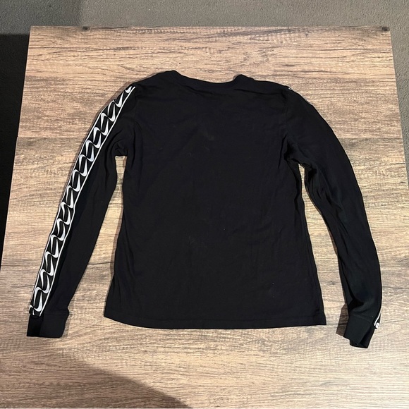 Women’s Nike Long Sleeve Shirt XS - Picture 4 of 4